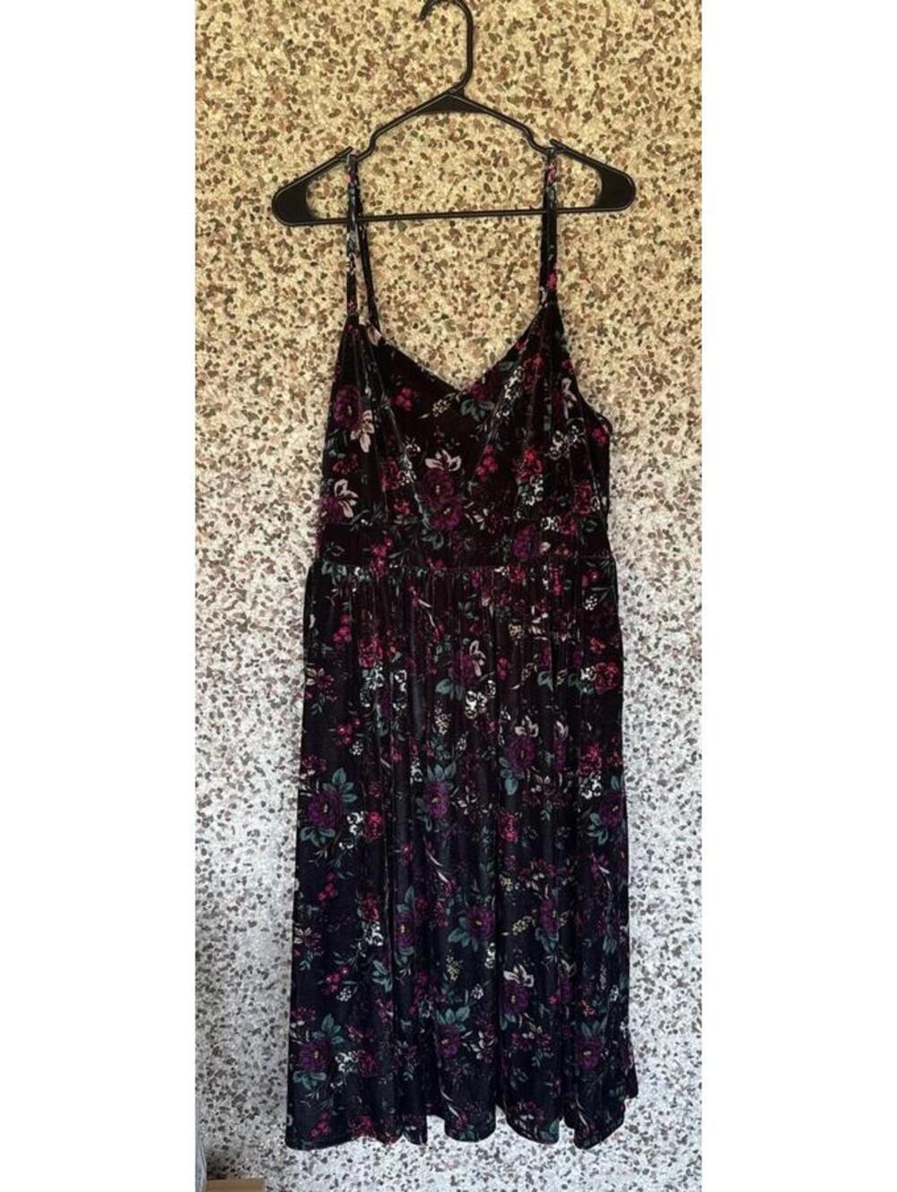 Torrid Velvet Floral Midi Dress Size 2 2X Spaghetti Strap V-Neck Dark Floral